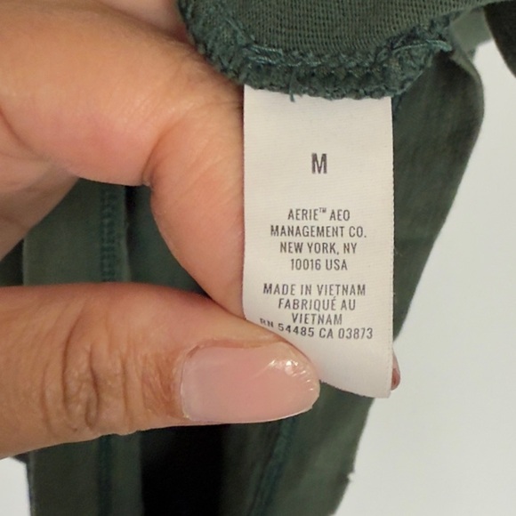 ⚪️ Aerie Soft Cotton V-Neck Tee Shirt M Army Green - Picture 4 of 7